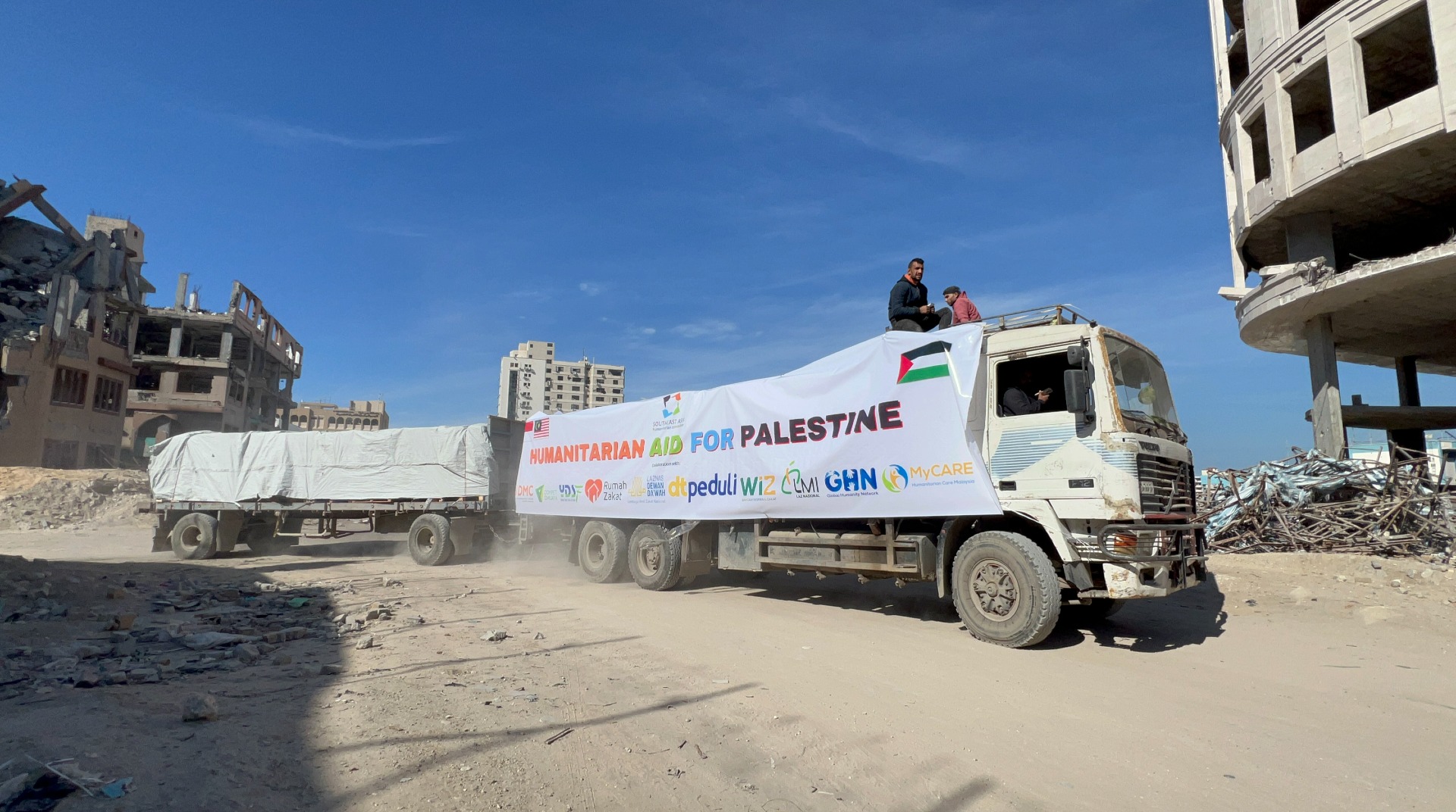 Humanitarian aid convoy from SEAHUM and partners arriving in Northern Gaza.