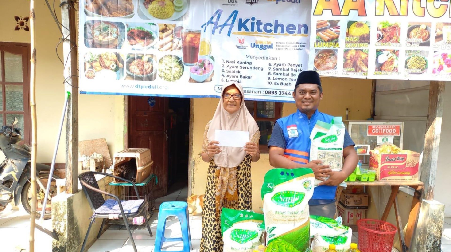 Business capital assistance being handed over to Asmita Armeni Pulungan of Warung AA Kitchen.