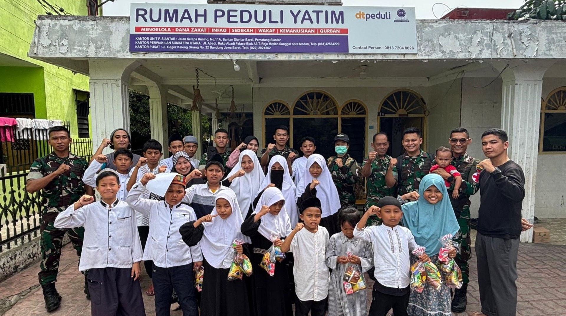 Rindam personnel visiting the Rumah Peduli Yatim