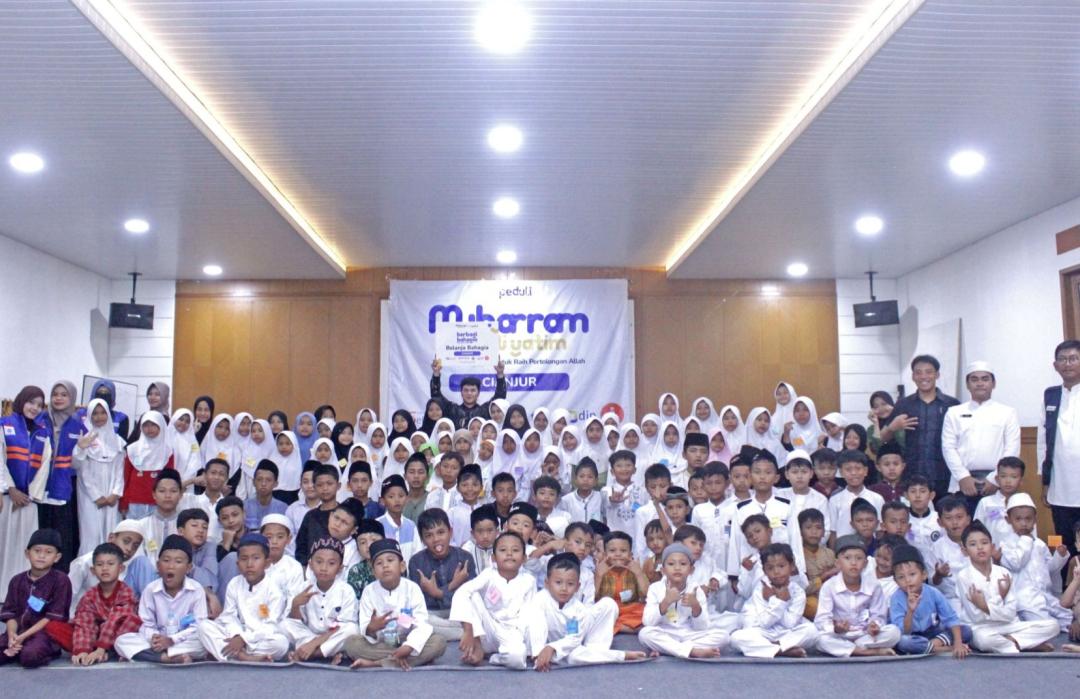 Orphaned children from Cianjur enjoying a shopping trip at Toserba Selamat.
