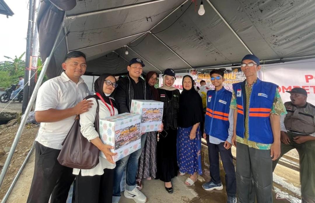 Hisana and DT Peduli Flood Relief in Lubuk Minturun